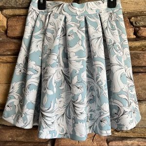 1. State Ice Aqua Blue And White Floral Artsy Pleated Scuba Skirt Size Medium